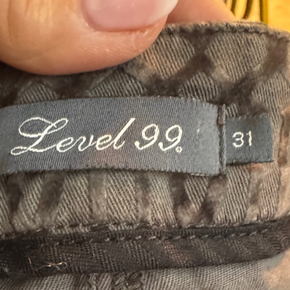 Cute Level 99 Liza Skinny Taupe Patterned Jeans EUC - Picture 9 of 9